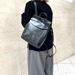 新サイズ⭐︎小さめなシンプルで軽いレザー3wayリュックシワ加工⭐︎☆ショルダー使用も☆通勤、通学に便利☆ブラック色 2枚目の画像