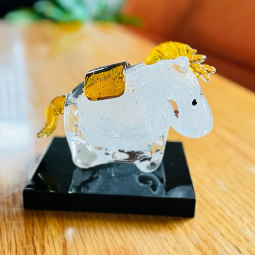 新春》干支だるま2026『午』ガラスの手乗り馬【木箱入り】:*+. 送料