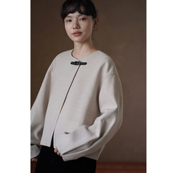 上品なテクスチャーが魅力のウール混紡ジャケット。あしらわれたレザーループが、日常の装いにさりげないアクセントを。#779 15枚目の画像