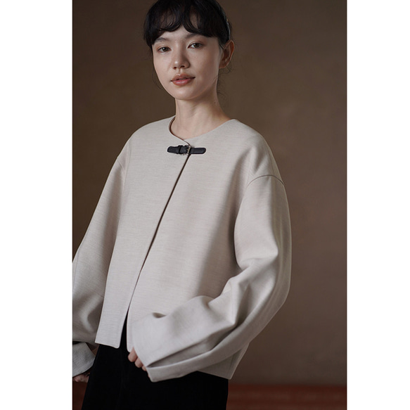 上品なテクスチャーが魅力のウール混紡ジャケット。あしらわれたレザーループが、日常の装いにさりげないアクセントを。#779 15枚目の画像