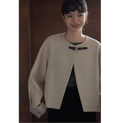 上品なテクスチャーが魅力のウール混紡ジャケット。あしらわれたレザーループが、日常の装いにさりげないアクセントを。#779 19枚目の画像