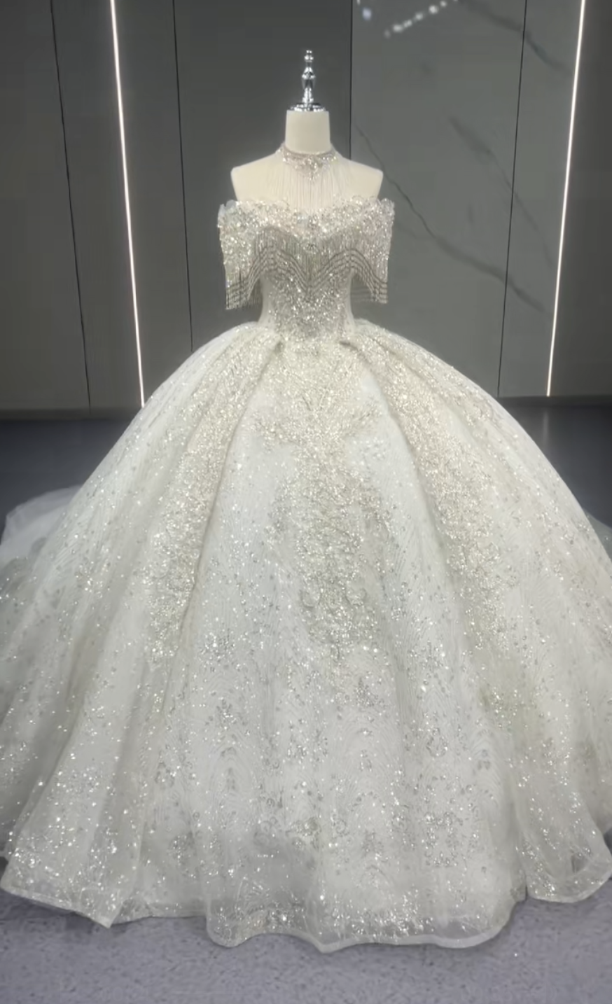 高品質保証　たっぷりなストーン　きらきらスカート　プリンセスライン　オフショルダー　二の腕カバー大人気ウェディングドレス