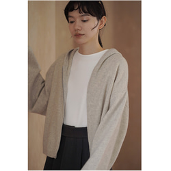 しなやかなニットパーカー。ふんわりとした着やせシルエットで、温もりとスタイルを両立。フード付きニットジャケット#780 12枚目の画像