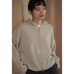 しなやかなニットパーカー。ふんわりとした着やせシルエットで、温もりとスタイルを両立。フード付きニットジャケット#780 6枚目の画像