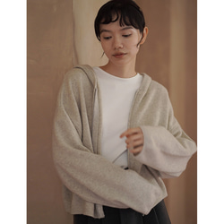 しなやかなニットパーカー。ふんわりとした着やせシルエットで、温もりとスタイルを両立。フード付きニットジャケット#780 4枚目の画像