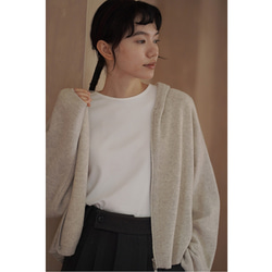 しなやかなニットパーカー。ふんわりとした着やせシルエットで、温もりとスタイルを両立。フード付きニットジャケット#780 9枚目の画像