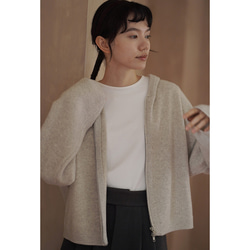 しなやかなニットパーカー。ふんわりとした着やせシルエットで、温もりとスタイルを両立。フード付きニットジャケット#780 13枚目の画像