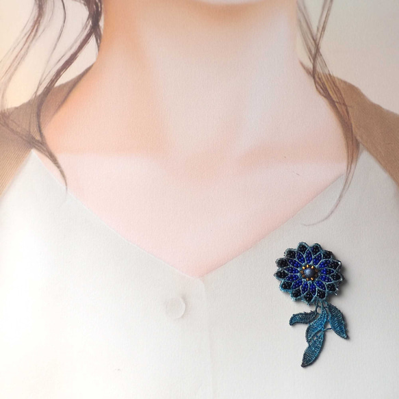 「蒼の花」レースとビーズの刺繍ブローチ 4枚目の画像