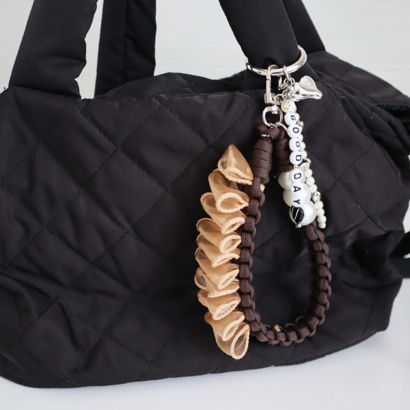 ＼バッグチャームにも◎／ チュールリボン パール付きハンドストラップ 16枚目の画像