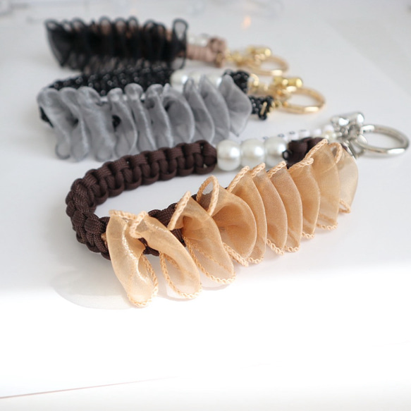 ＼バッグチャームにも◎／ チュールリボン パール付きハンドストラップ 17枚目の画像