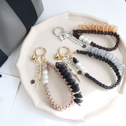 ＼バッグチャームにも◎／ チュールリボン パール付きハンドストラップ 1枚目の画像