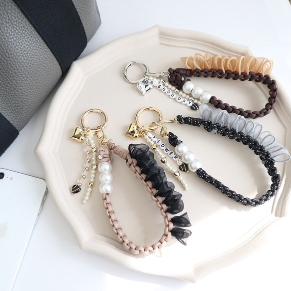 ＼バッグチャームにも◎／ チュールリボン パール付きハンドストラップ 1枚目の画像