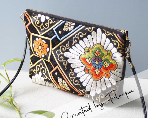 一点物】西陣織の華文様クラッチバッグ／黒地×多彩な花刺繍（着物帯