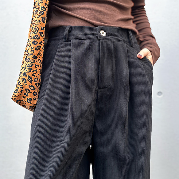 再販【2025新作】大人かわいいコーデュロイ半ゴム仕立てタックワイドパンツ（ブラック）25044BK 9枚目の画像