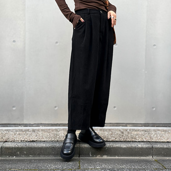 再販【2025新作】大人かわいいコーデュロイ半ゴム仕立てタックワイドパンツ（ブラック）25044BK 11枚目の画像