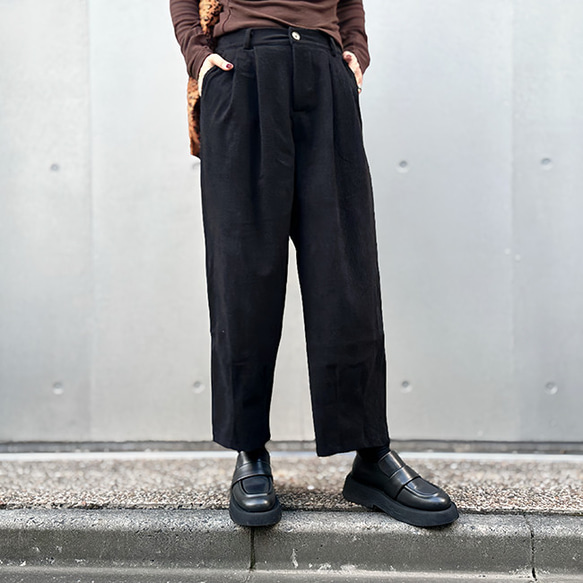 再販【2025新作】大人かわいいコーデュロイ半ゴム仕立てタックワイドパンツ（ブラック）25044BK 6枚目の画像