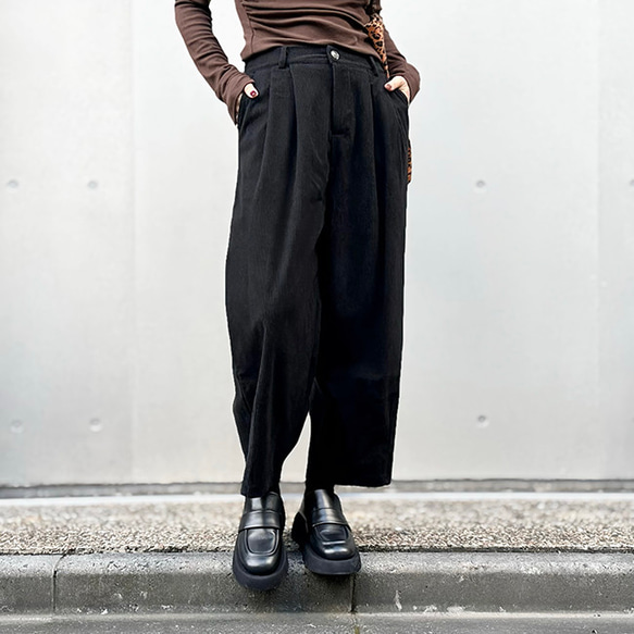 再販【2025新作】大人かわいいコーデュロイ半ゴム仕立てタックワイドパンツ（ブラック）25044BK 1枚目の画像