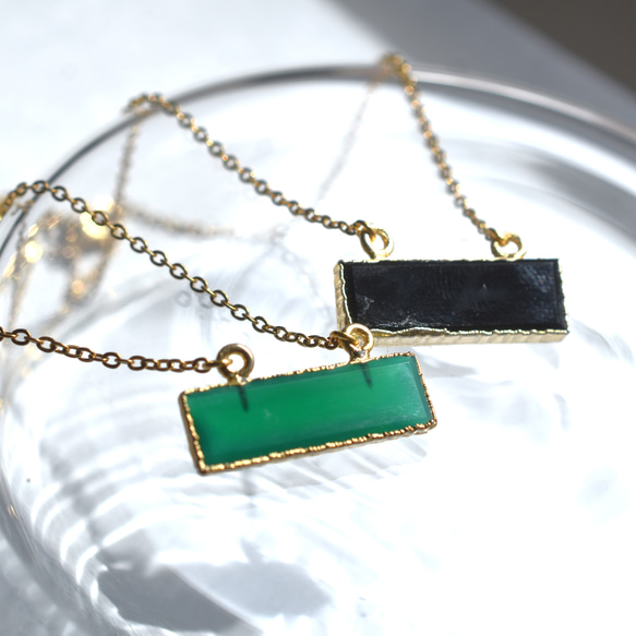 秋の新作【選べる・数量限定】個性派　レクタングル　オニキス　ブラック/グリーン　サージカルステンレスネックレス 1枚目の画像