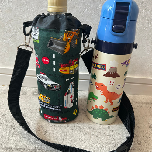 かっこいい！働く車＊緑色＊保冷＊ペットボトルカバー＊水筒カバー