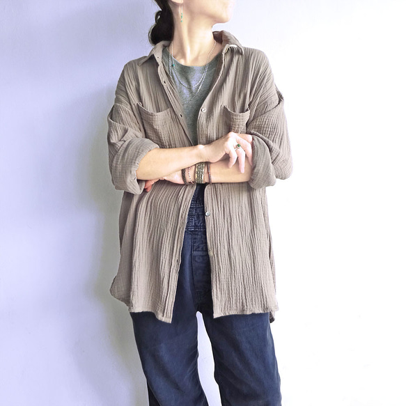 ガーゼオーバーシルエットシャツ（サンドカーキ） 1枚目の画像