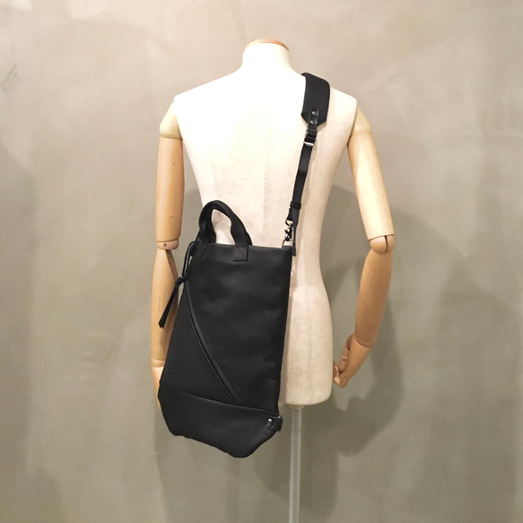 ハンドル付き薄マチショルダー／変形出来る／-LESS 2枚目の画像