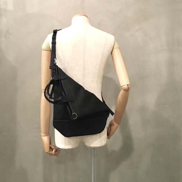 ハンドル付き薄マチショルダー／変形出来る／-LESS 3枚目の画像