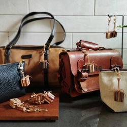 寄木と革紐で作ったギフトボックスのファスナーチャーム /  バッグチャーム 《type F》 13枚目の画像