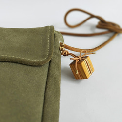 寄木と革紐で作ったギフトボックスのファスナーチャーム /  バッグチャーム 《type F》 10枚目の画像