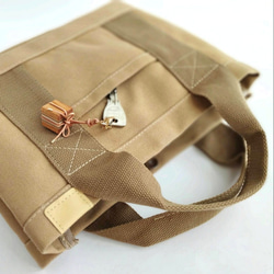 寄木と革紐で作ったギフトボックスのファスナーチャーム /  バッグチャーム 《type F》 12枚目の画像