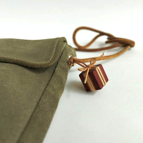 寄木と革紐で作ったギフトボックスのファスナーチャーム /  バッグチャーム 《type E》 9枚目の画像