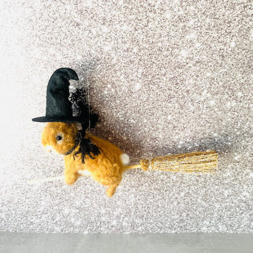 ほうきに乗った魔女ウサギ うさぎ バニー ハロウィン 魔法 魔女 飾り