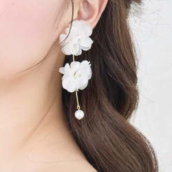 ME291 花嫁ピアス大ぶりホワイトフラワー ブライダルイヤリング　ウェディングイヤリング ウェディングピアス 結婚 6枚目の画像