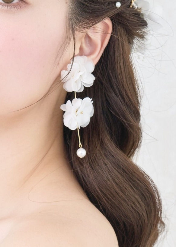 ME291 花嫁ピアス大ぶりホワイトフラワー ブライダルイヤリング　ウェディングイヤリング ウェディングピアス 結婚 6枚目の画像