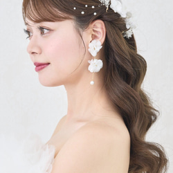 ME291 花嫁ピアス大ぶりホワイトフラワー ブライダルイヤリング　ウェディングイヤリング ウェディングピアス 結婚 3枚目の画像