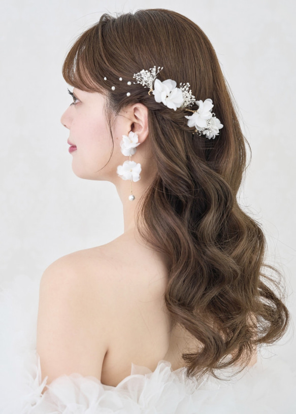 ME291 花嫁ピアス大ぶりホワイトフラワー ブライダルイヤリング　ウェディングイヤリング ウェディングピアス 結婚 4枚目の画像