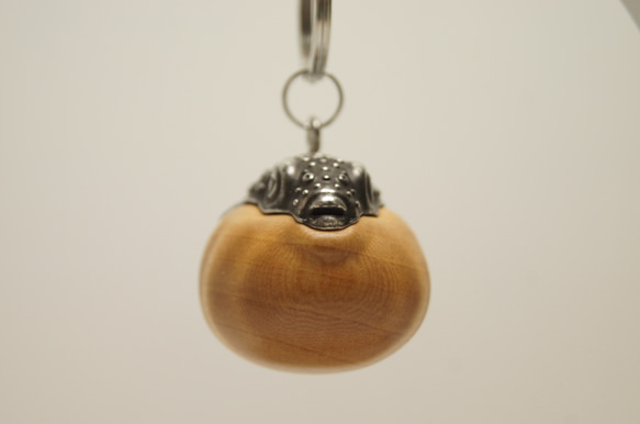 フグ　橡　縮杢☆（木材）ピューター（金属）キーホルダー、ペンダント、バッグチャーム、置物 3枚目の画像