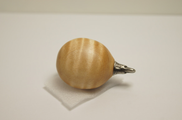 フグ　橡　縮杢☆（木材）ピューター（金属）キーホルダー、ペンダント、バッグチャーム、置物 7枚目の画像