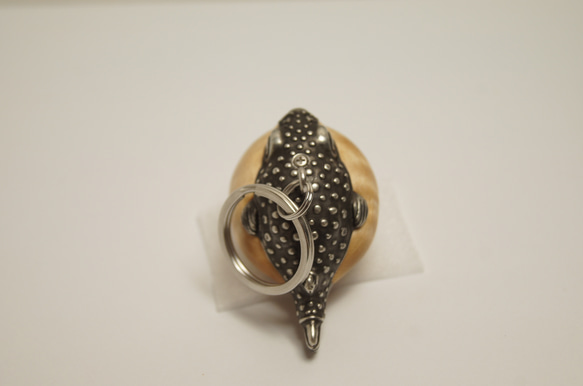 フグ　橡　縮杢☆（木材）ピューター（金属）キーホルダー、ペンダント、バッグチャーム、置物 10枚目の画像