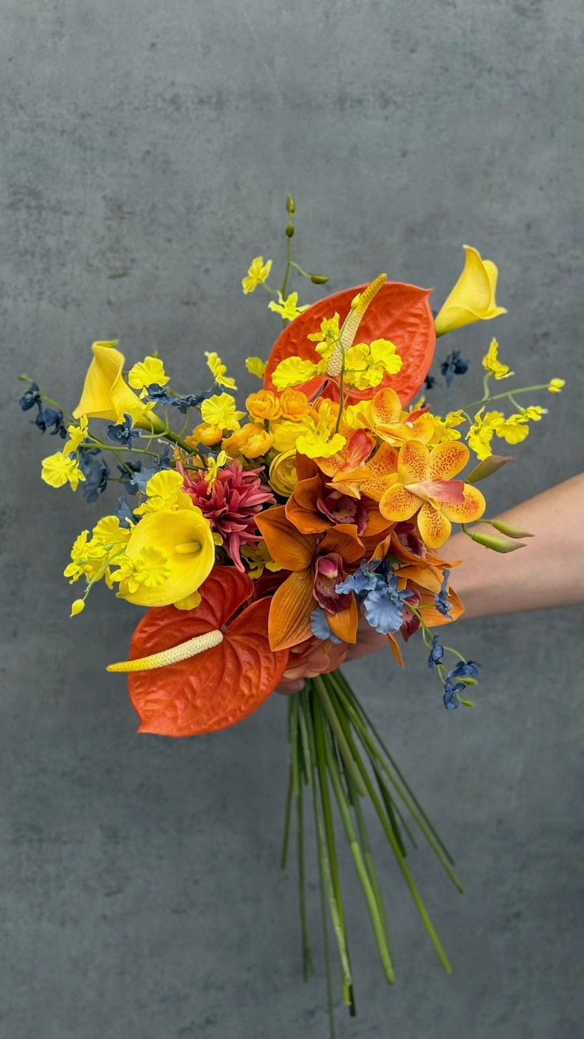 太陽を束ねたような華やかイエローブーケ✨️ アーティフィシャルフラワー ウェディング ブライダル 前撮り 夏婚 造花