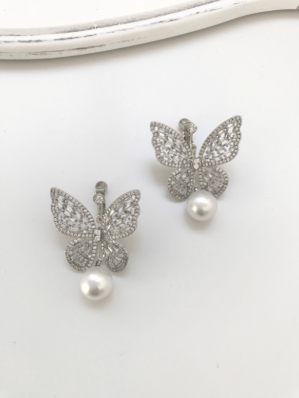 ME293 ブライダルピアス  蝶々 大ぶり　揺れる ブライダルイヤリング　ウェディングイヤリング  　　 6枚目の画像