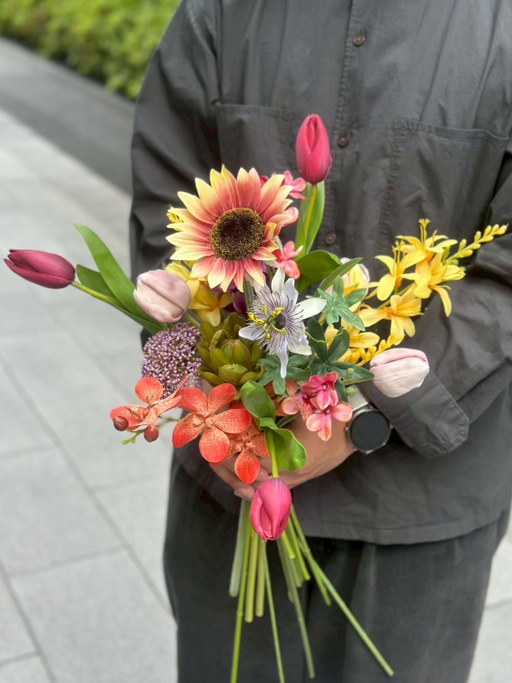 造花 ウエディングブーケ 春を束ねたナチュラルブーケ｜ひまわり×チューリップ×オレンジ