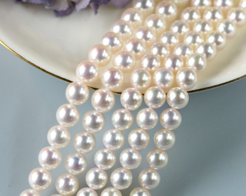 【ルミナ】6～7.5mmの日本製おおきなぎアコヤ天然海水真珠ネックレス。18金ゴールドバックル付き。真珠は繊細で柔らかな光沢を放