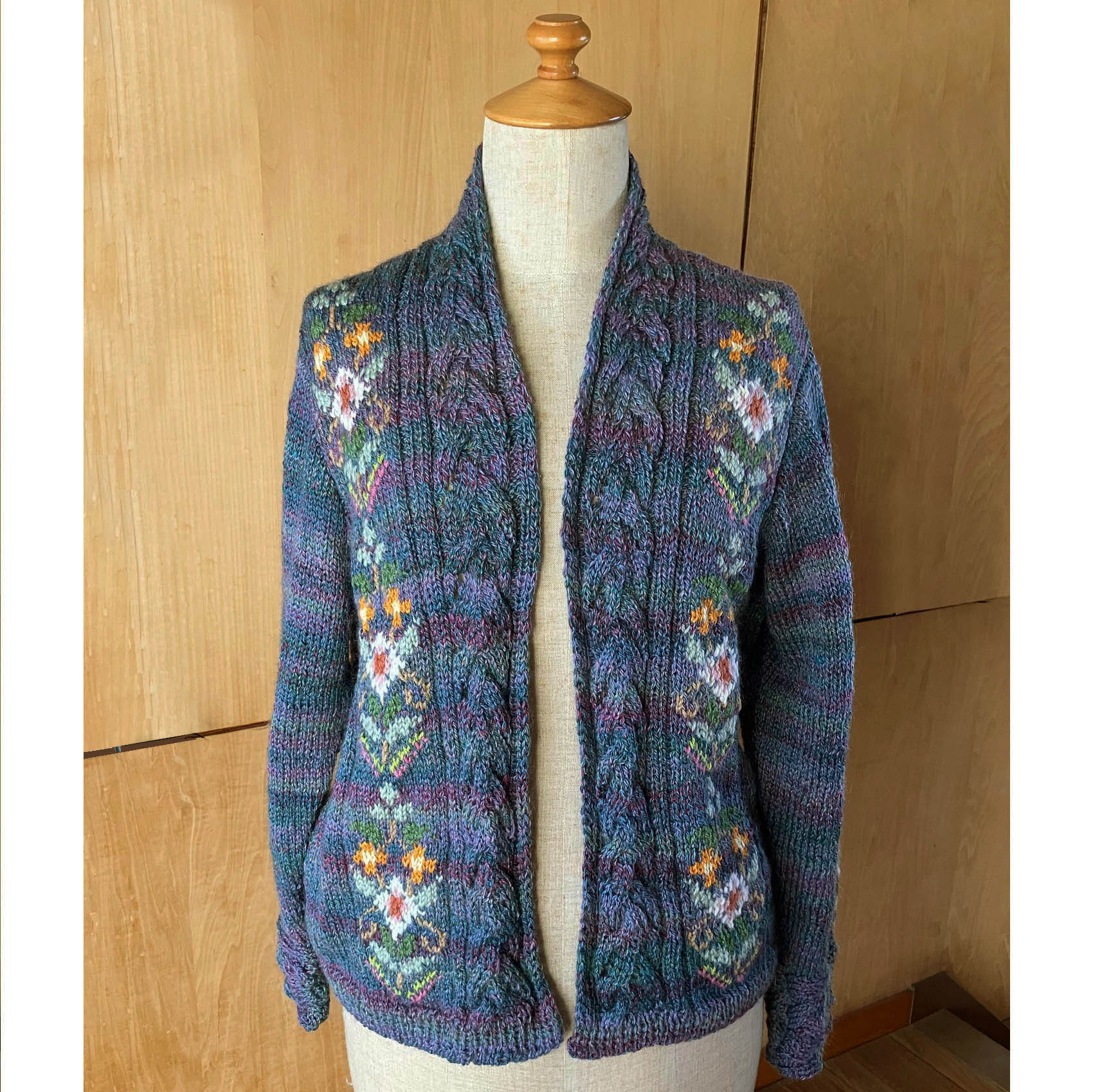 シルクウール　花柄　編み込み　ジャケット風カーディガン