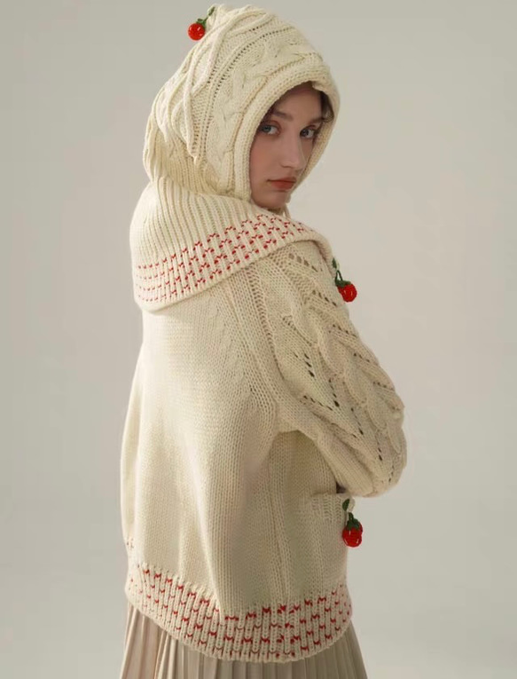 フード付き 可憐なベリー　シルク入りウールアラン柄編みカーディガン【春秋冬】アイボリー 11枚目の画像