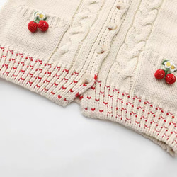 フード付き 可憐なベリー　シルク入りウールアラン柄編みカーディガン【春秋冬】アイボリー 16枚目の画像