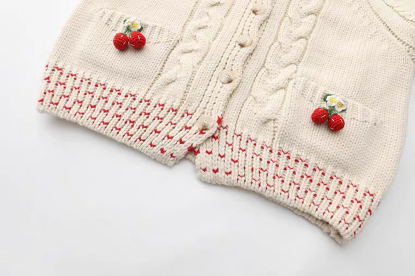 フード付き 可憐なベリー　シルク入りウールアラン柄編みカーディガン【春秋冬】アイボリー 16枚目の画像