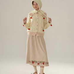 フード付き 可憐なベリー　シルク入りウールアラン柄編みカーディガン【春秋冬】アイボリー 12枚目の画像