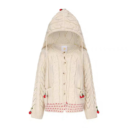 フード付き 可憐なベリー　シルク入りウールアラン柄編みカーディガン【春秋冬】アイボリー 17枚目の画像