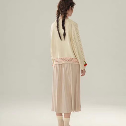 フード付き 可憐なベリー　シルク入りウールアラン柄編みカーディガン【春秋冬】アイボリー 13枚目の画像