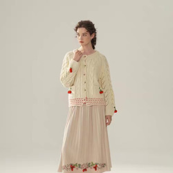 フード付き 可憐なベリー　シルク入りウールアラン柄編みカーディガン【春秋冬】アイボリー 14枚目の画像